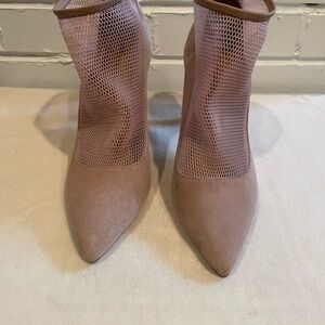 Leith Mesh Top Suede Pointed
Toe Heels Pale Pink/Blush Sz 8 Sexy
